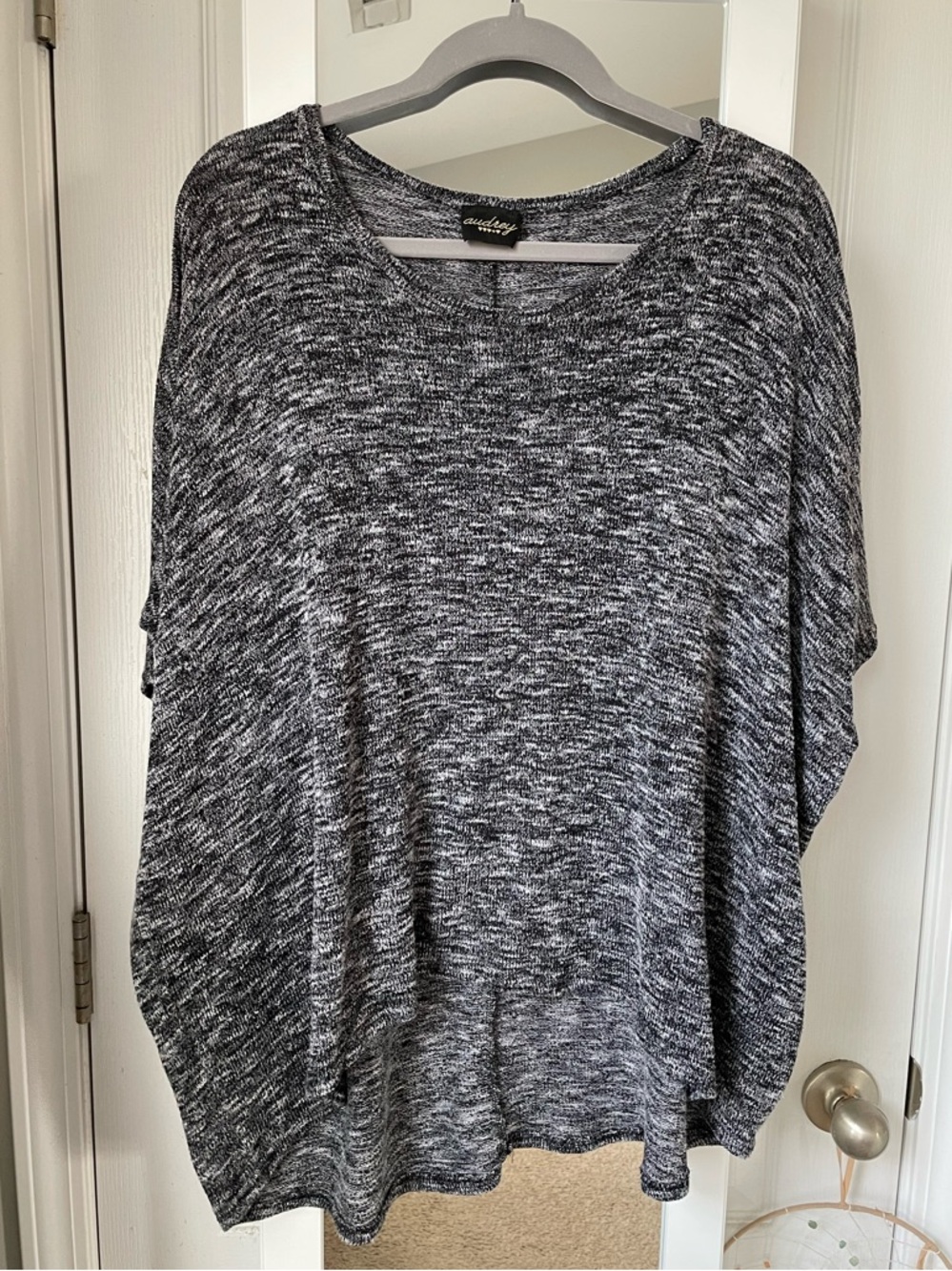 audrey Black Heathered Pullover Sweater Top
